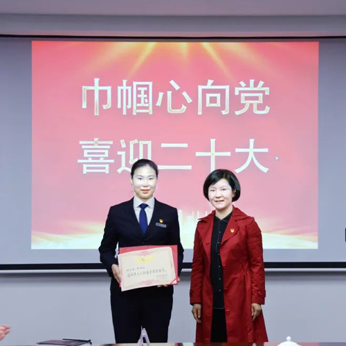 市婦聯(lián)、市總工會領(lǐng)導(dǎo)來集團(tuán)授牌公交巾幗事業(yè)再迎盛事