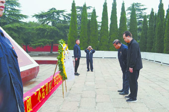 弘揚(yáng)革命精神  堅(jiān)定理想信念 ——集團(tuán)黨委開展“不忘初心、牢記使命”主題教育黨日活動(dòng)