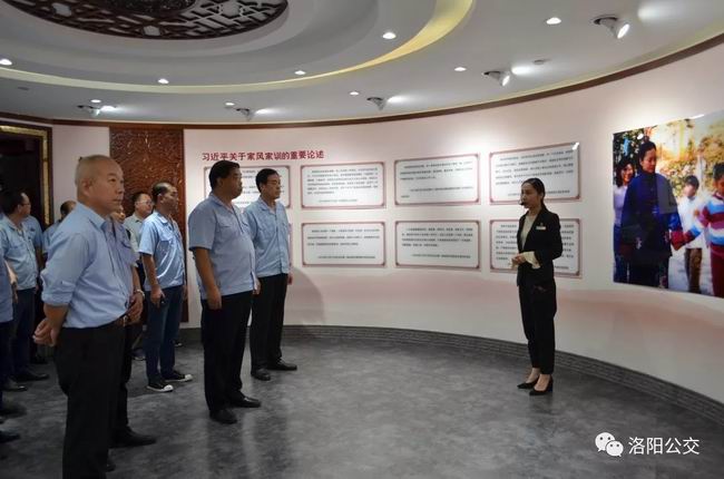 集團(tuán)機(jī)關(guān)組織黨員到“市民之家”廉潔文化宣傳教育館、家風(fēng)家訓(xùn)館和黨建館參觀學(xué)習(xí)