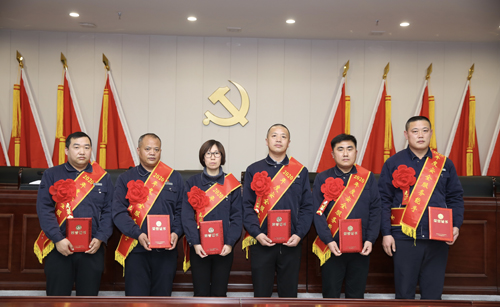 0203 安全服務(wù)能手從左至右依次為 黨萬超、朱學(xué)民、任興芳、王琳汝、周冬偉、王須波.jpg