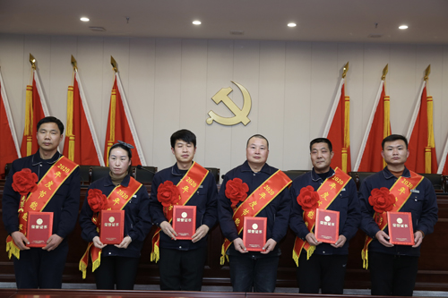 0204 節(jié)能能手從左至右依次為 石亞杰、沈小慶、楊興忠、于俊國、權(quán)振利、吳偉偉.jpg