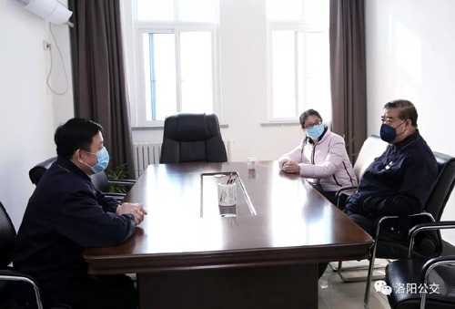 眾志成城、共克時艱——團市委向公交一線捐贈疫情防控物資